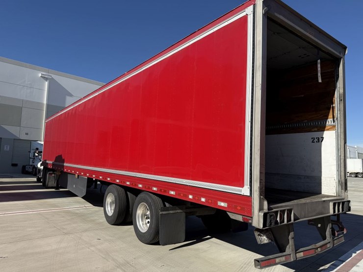 2016-utility-van-image-4