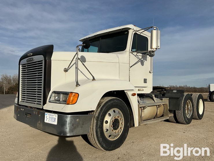 1999-freightliner-fld120-image-1