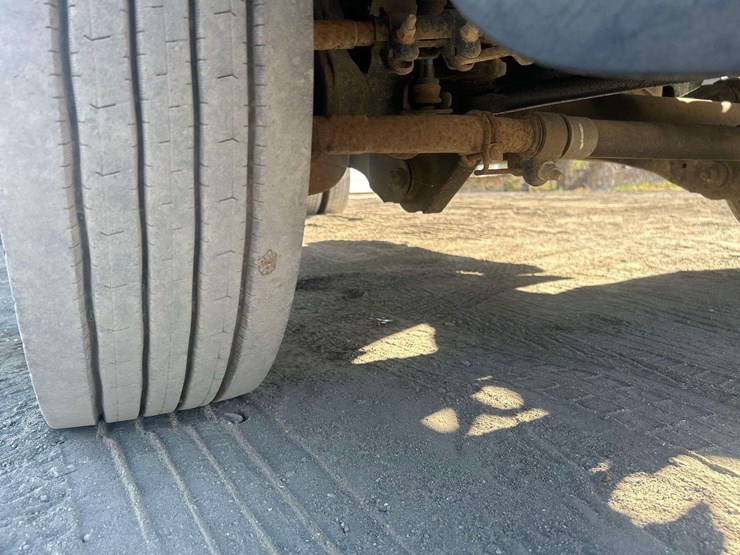 2016-utility-flatbed-image-37