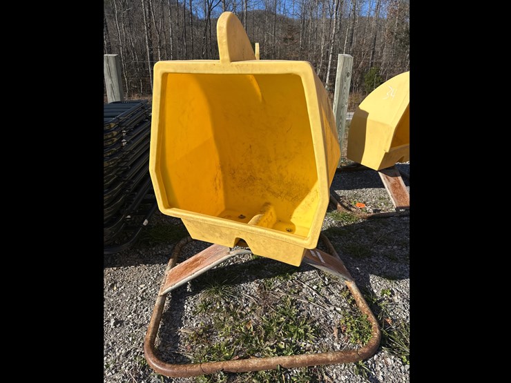 #1062-•-mineral-feeder-image-1