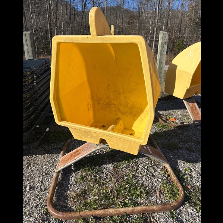 #1062 • Mineral Feeder