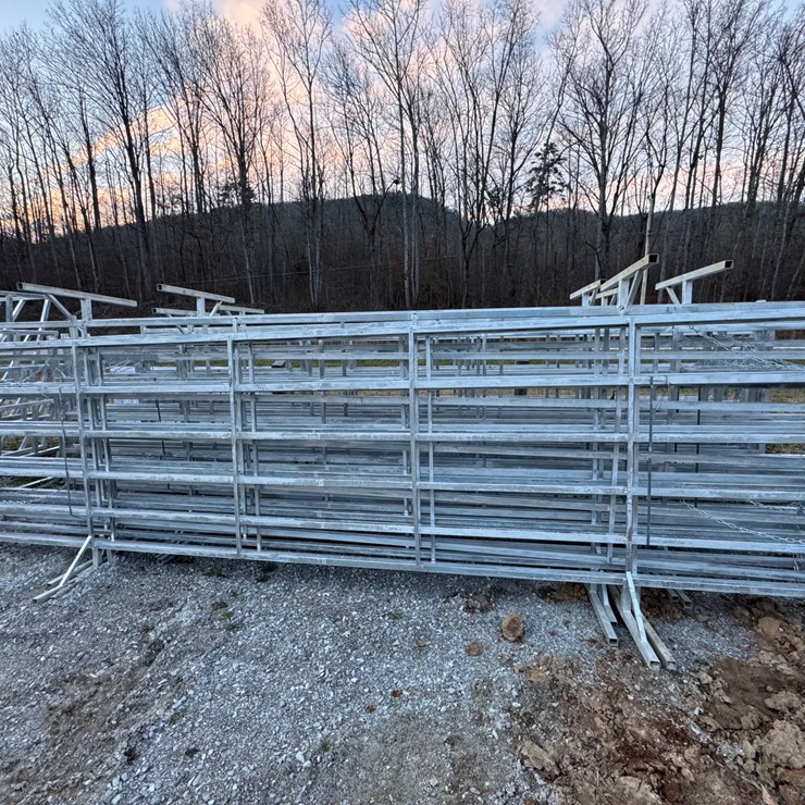 #1045 • (5) 20ft x 6ft Freestanding Panels