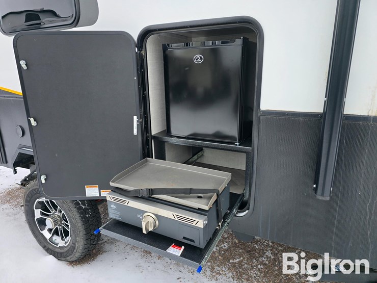 2022-ember-overland-171fb-travel-trailer-image-16