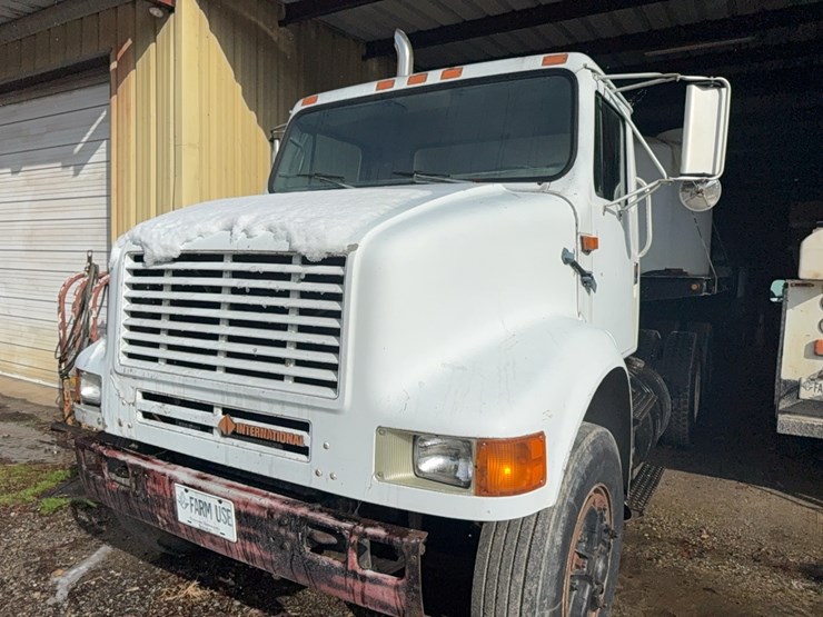 1989--intl-tractor-trailer,-477,369-miles,-diesel-l10-cummings-engine,-title-in-hand;-located-at-7241-roxbury-rd,-charles-city,-va,-please-call-804.837.9940-or-804.651.4404-with-questions-image-3