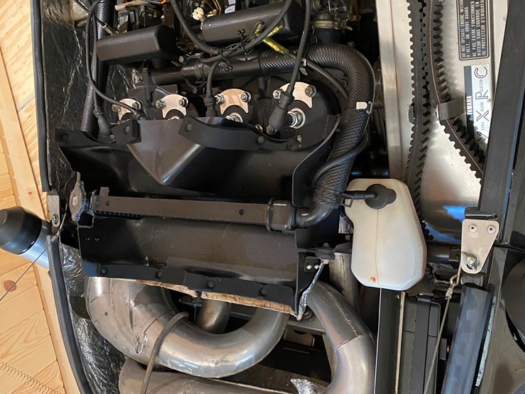 #3790-•-1992-yamaha-v-max-4-snowmobile-image-20