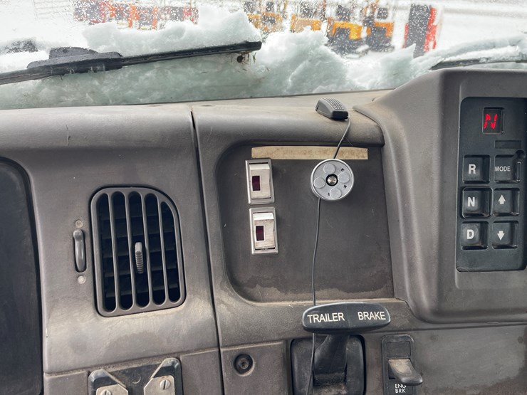 #400-•-2006-sterling-straight-truck-(has-wi-title)-image-79