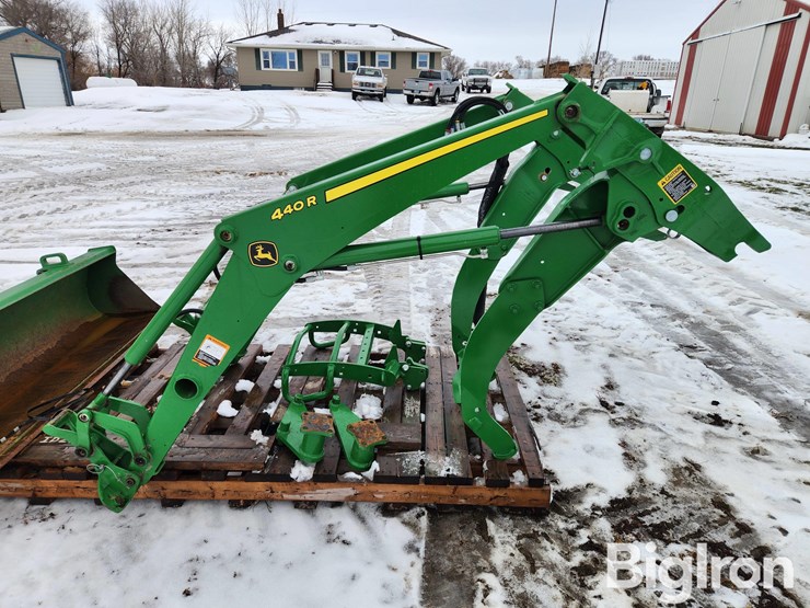 2024-john-deere-440r-image-8