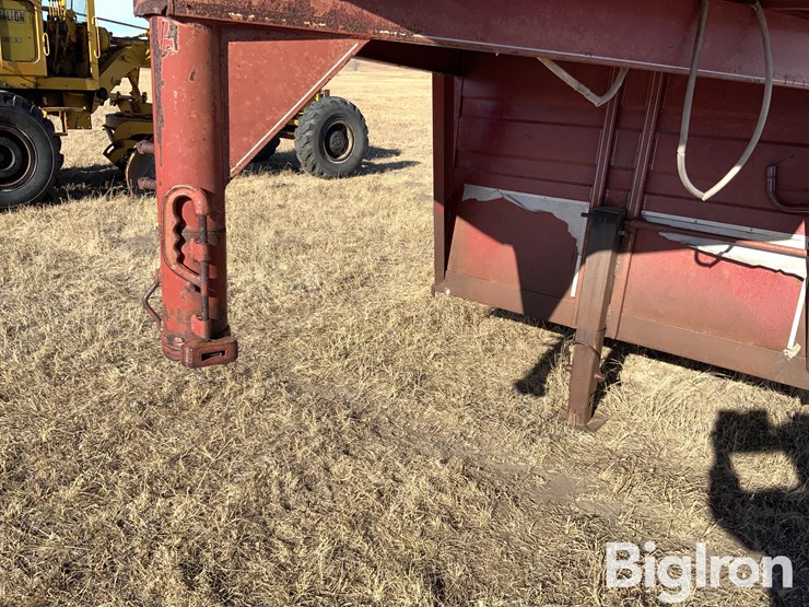 1990-titan-trailer-image-9