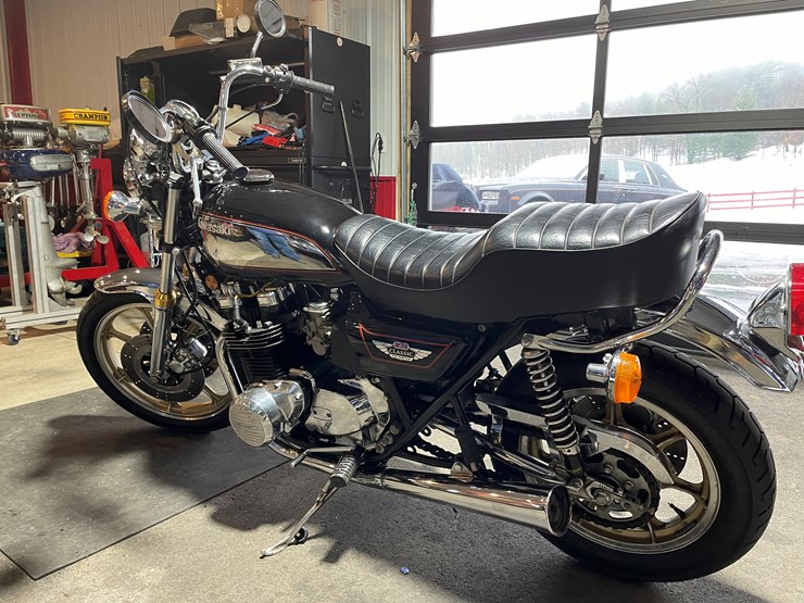 #3814-•-1980-kawasaki-z1-classic-motorcycle-(has-wi-title)-image-3