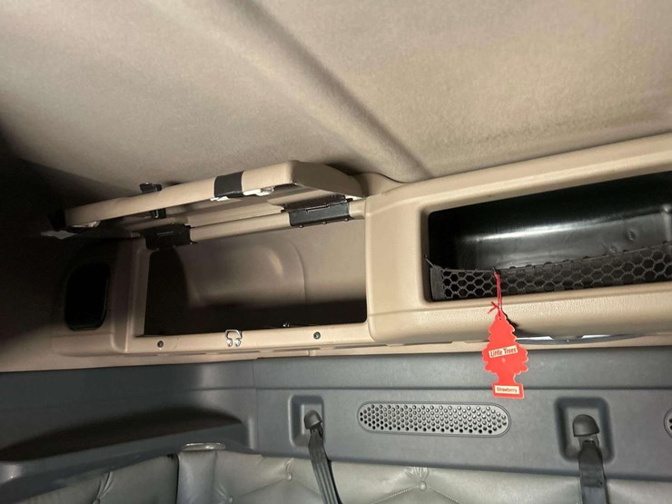 2017-freightliner-cascadia-125-image-36