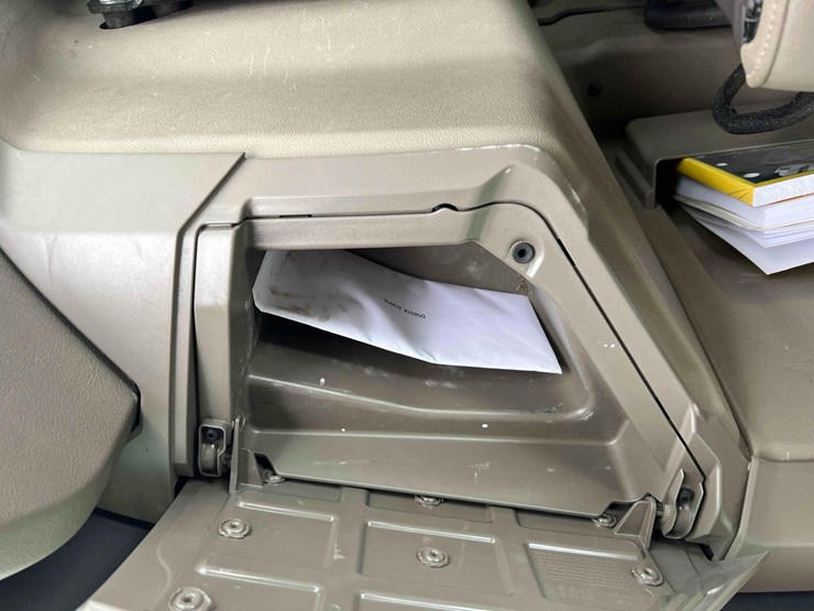 2024-john-deere-w235r-image-39