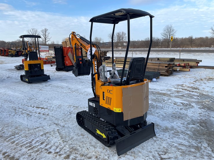 #204-•-miva-va13-mini-excavator-image-7