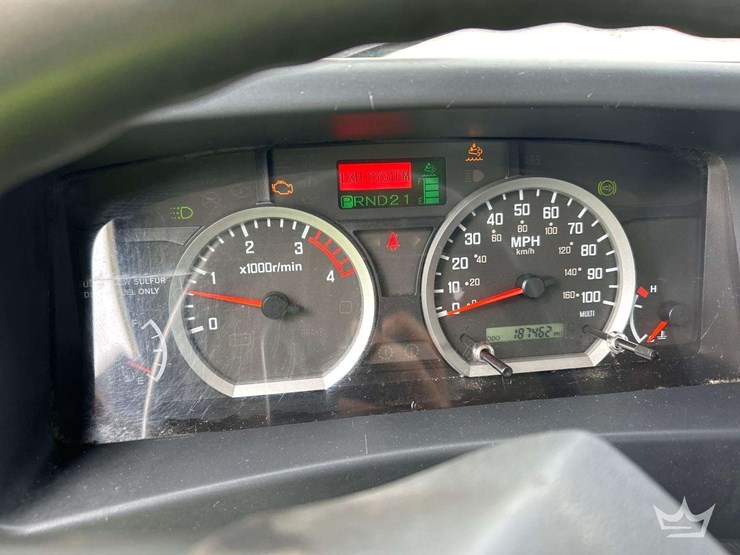 2018-isuzu-npr-image-13