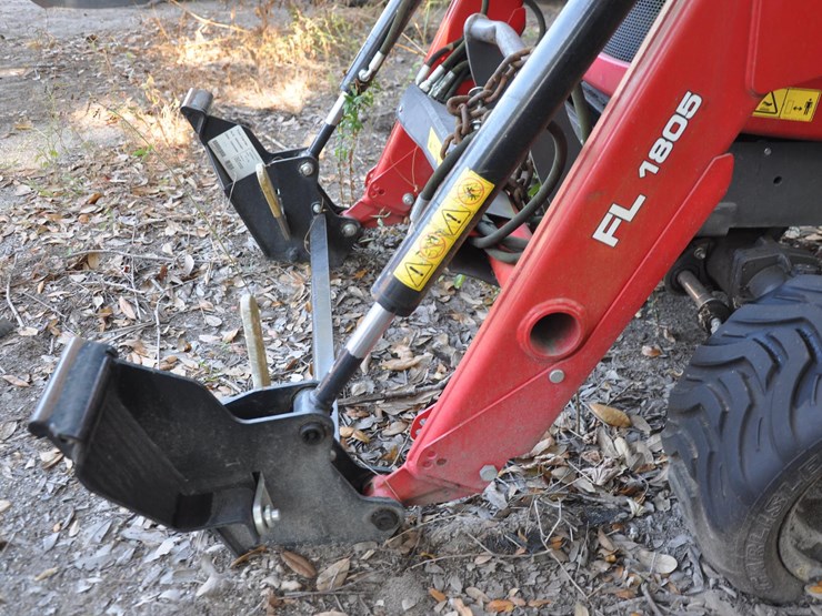 2021-massey-ferguson-gc1723eb-image-7