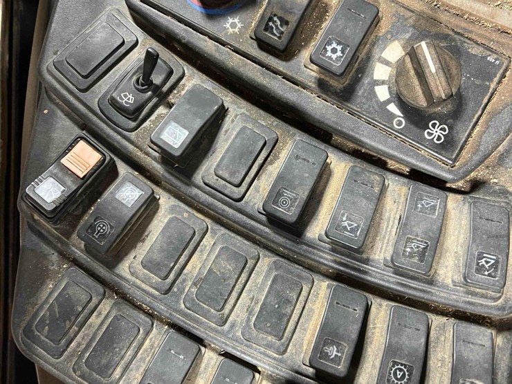 2014-case-521f-image-13