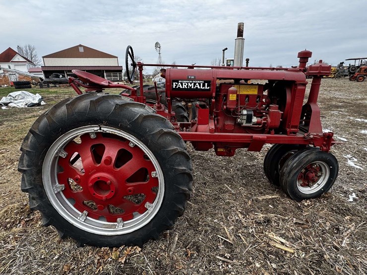 farmall-f-20-narrow-front-on-rubber-image-5