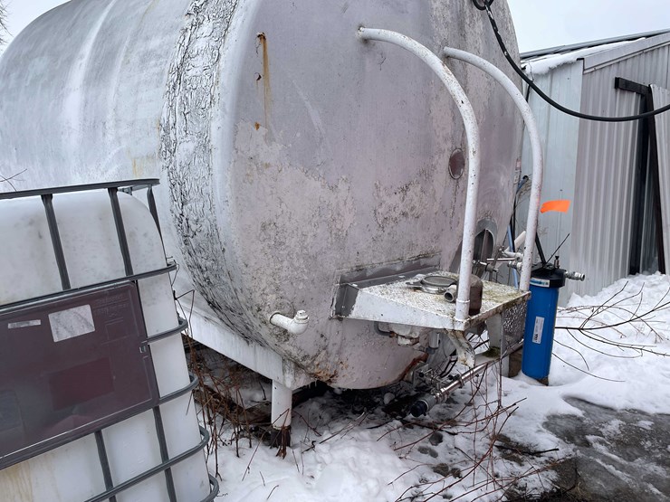 #3513-•-dairy-craft-4000-gallon-milk-stainless-steel-bulk-tank-image-14