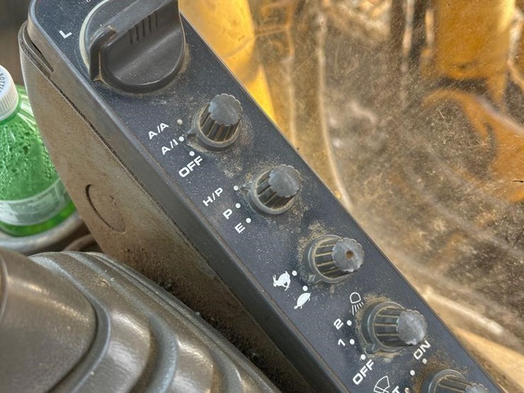 2002-deere-230c-lc-image-11