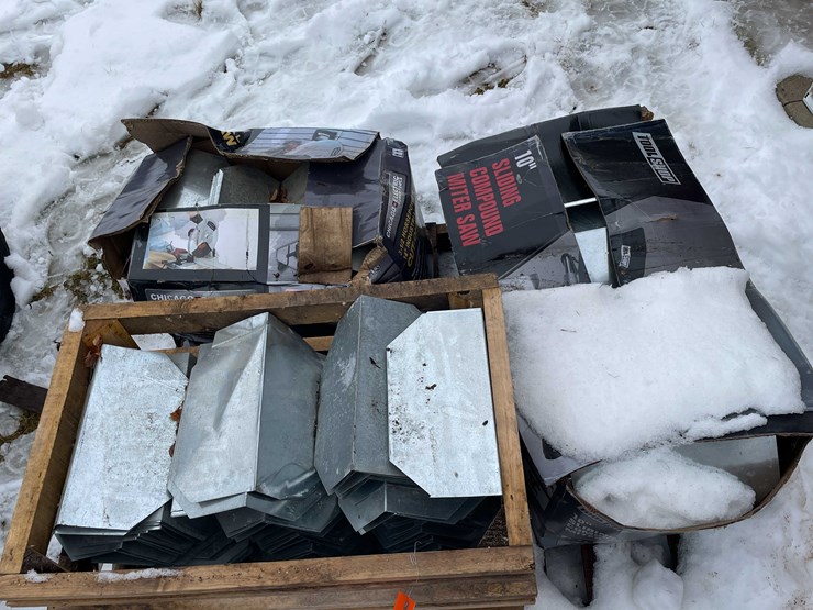 #3542-•-pallet-of-bucket-covers-image-11