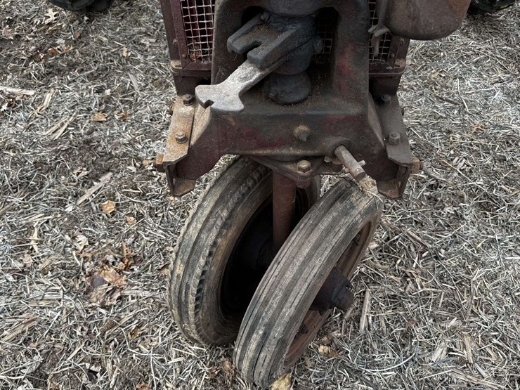 farmall-f-12-narrow-front-on-rubber-image-49
