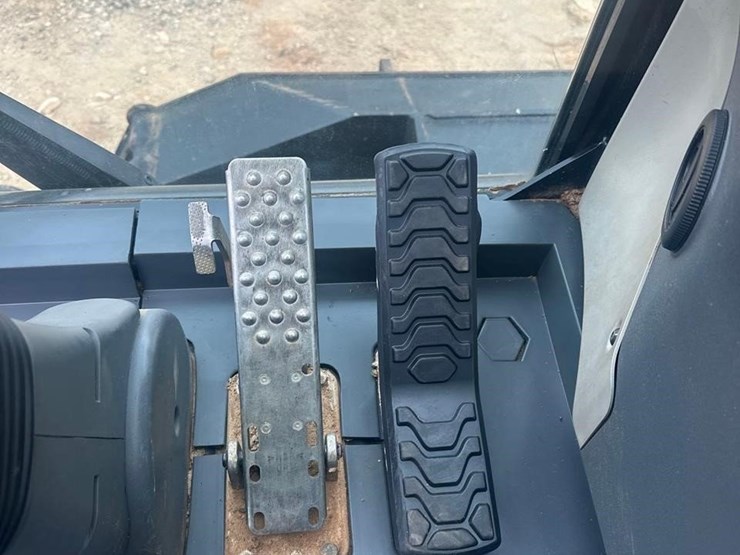 2017-caterpillar-m316f-image-32