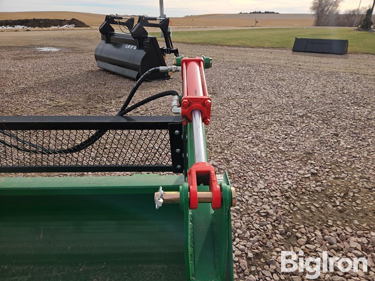 2025-john-deere-740-image-12