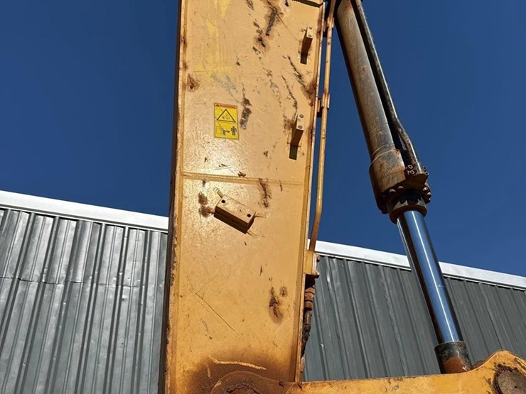 2022-caterpillar-320-image-11