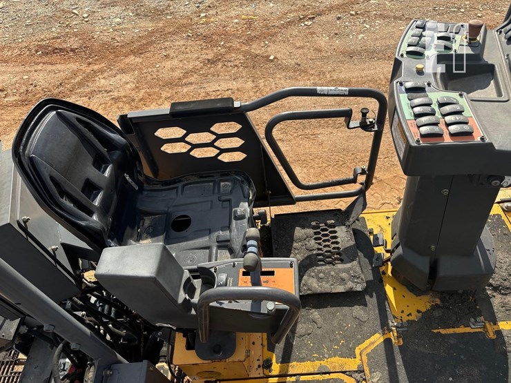 2018-volvo-p7110b-image-28