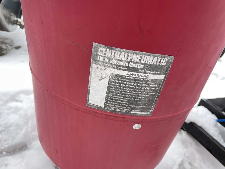 #3525-•-110-lb.-sand-blaster-image-9