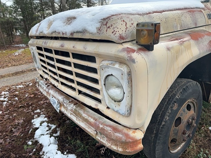 1977-ford-600-image-8