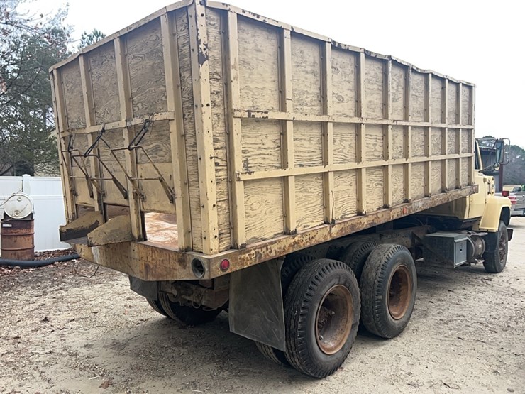 1975-ford-880-image-6