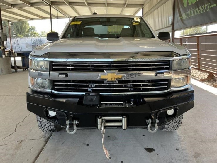 2015-chevrolet-silverado-2500hd-image-3