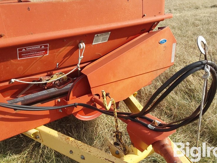 new-holland-680-image-10