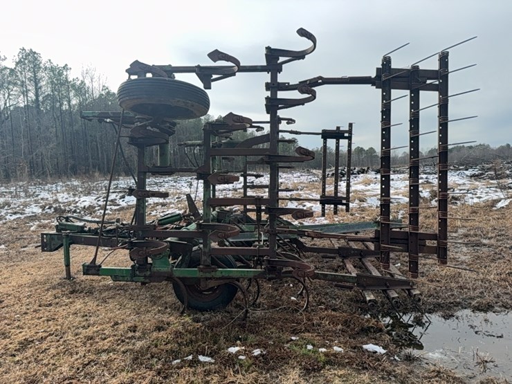 john-deere-pull-type-3-section-field-cultivator,-24';-located-at-7241-roxbury-rd,-charles-city,-va,-please-call-804.837.9940-or-804.651.4404-with-questions-image-18