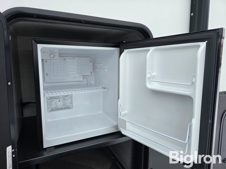 2022-ember-overland-171fb-travel-trailer-image-18