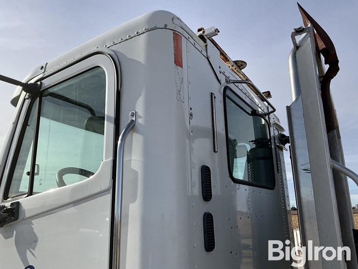 2005-freightliner-columbia-120-image-20