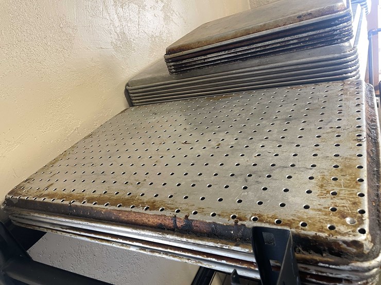 #6194-•-bakers-rack-and-trays-image-10