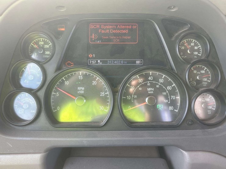 2016-peterbilt-579-image-10