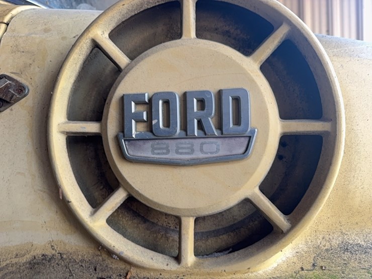 1975-ford-880-image-15
