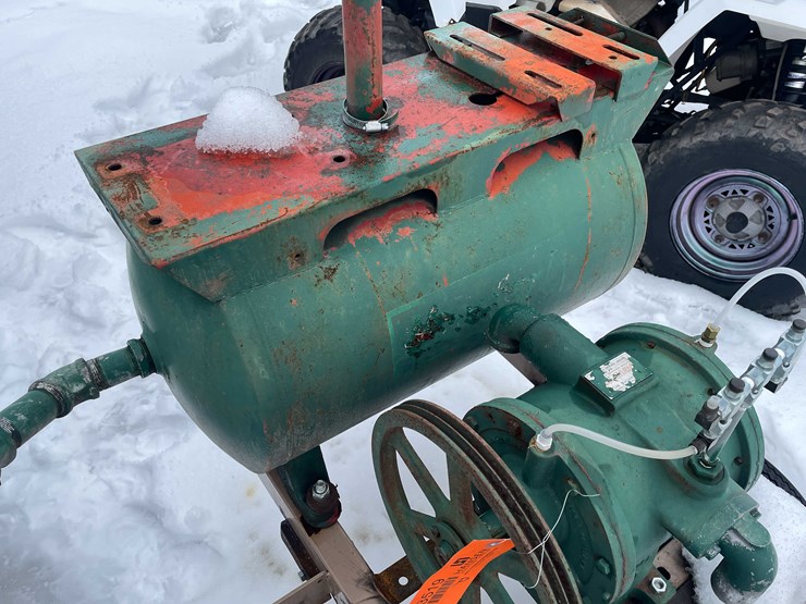 #3519-•-universal-rotary-vacuum-pump-image-21