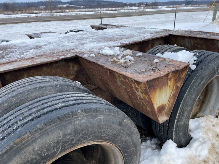 #1012-•-32'-lowboy-semi-trailer-(no-title,-for-parts)-image-28