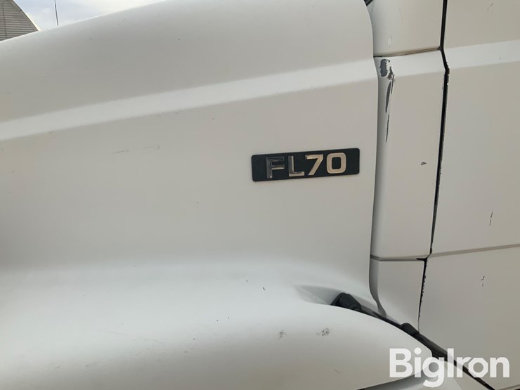 1998-freightliner-fl70-image-10