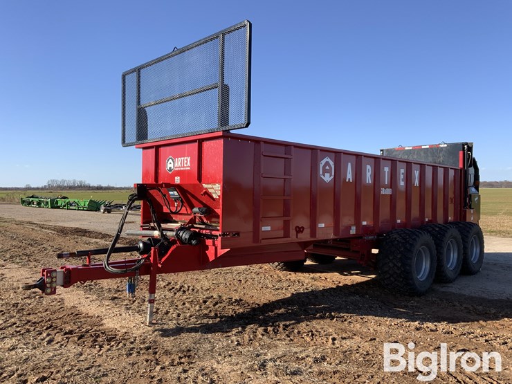 2024-artex-sbx800-tri/a-manure-spreader-image-1