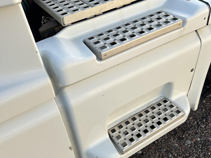 1999-volvo-vnl64t770-image-48