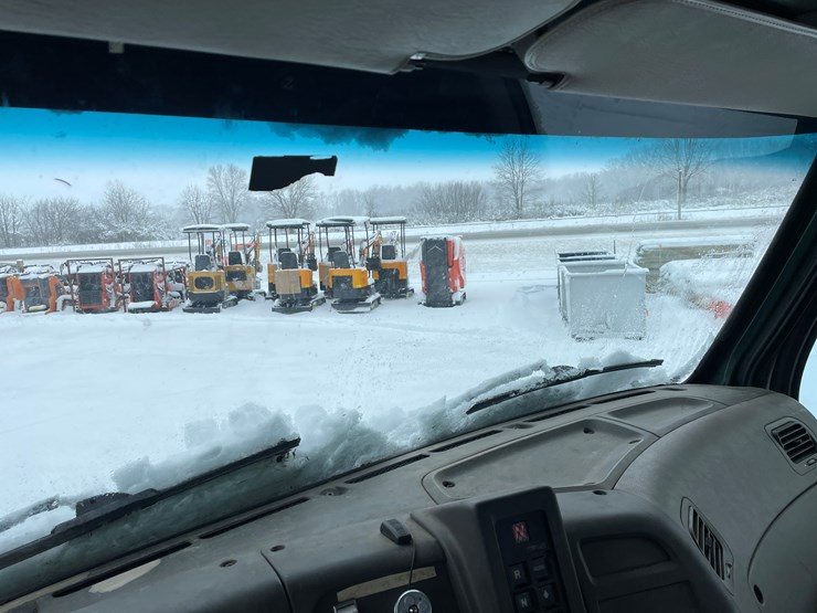 #400-•-2006-sterling-straight-truck-(has-wi-title)-image-84