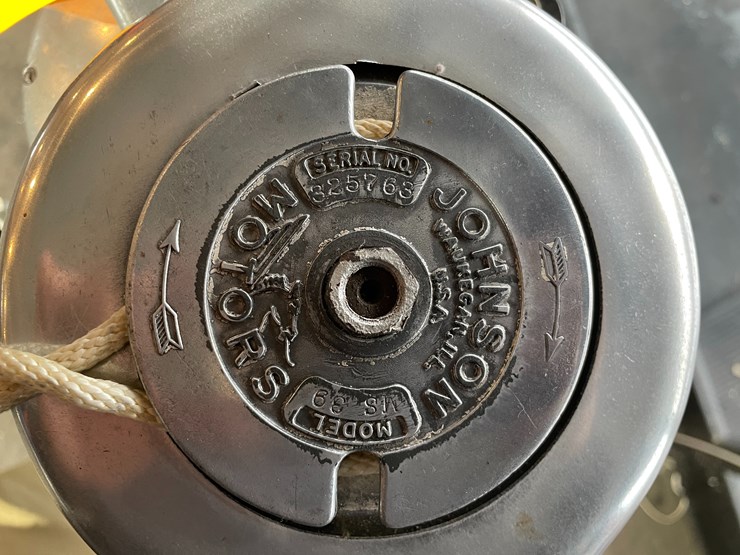 #3823-•-johnson-vintage-outboard-boat-motor-image-7