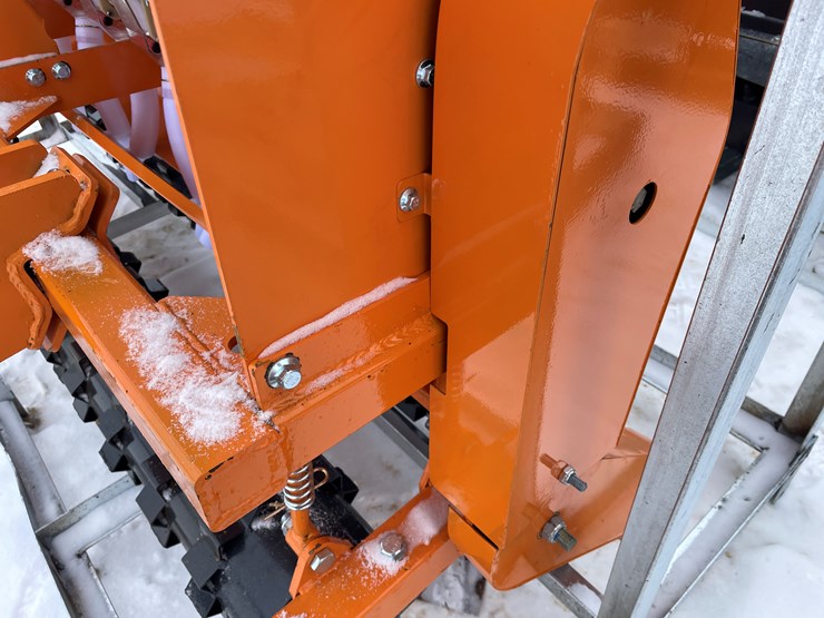 caterpillar-12-image-17