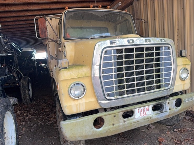 1975-ford-880-image-10