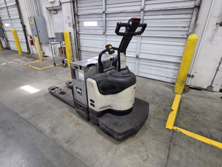 2006-crown-pe4000-60-image-1