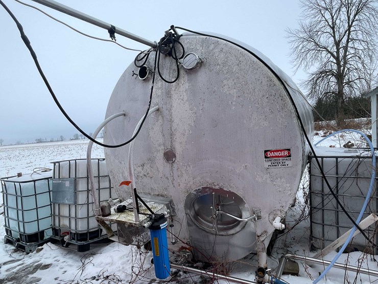 #3513-•-dairy-craft-4000-gallon-milk-stainless-steel-bulk-tank-image-8